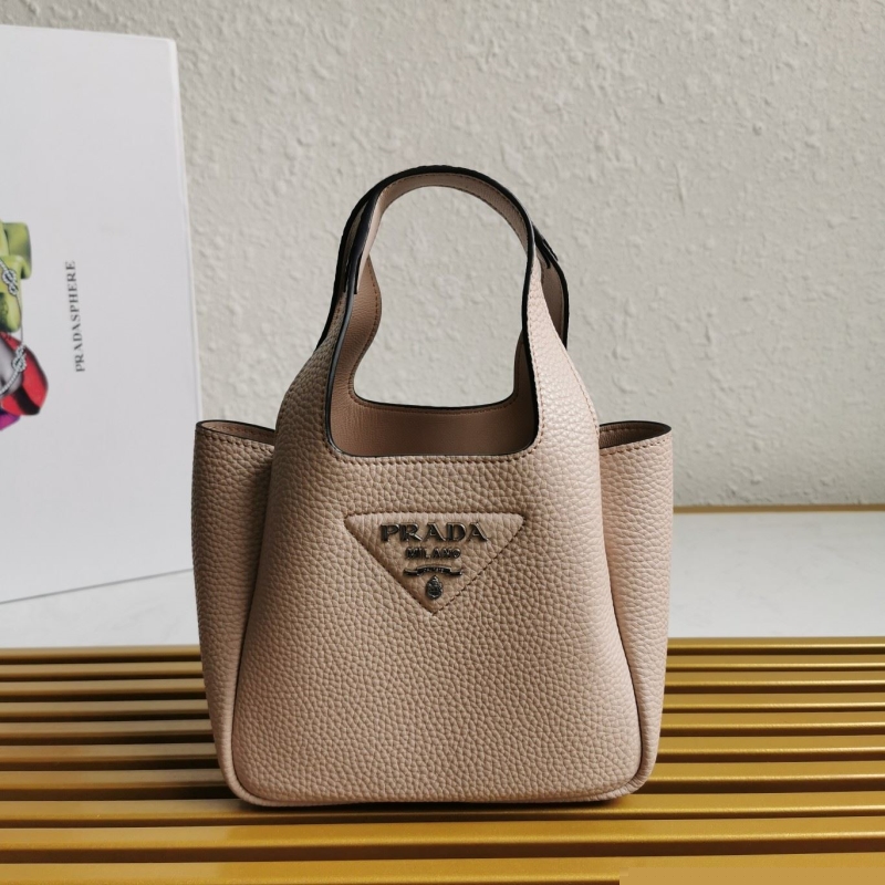 Pra*a shopping bags